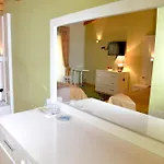 Hotel & Restaurant White