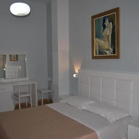 Hotel & Restaurant White