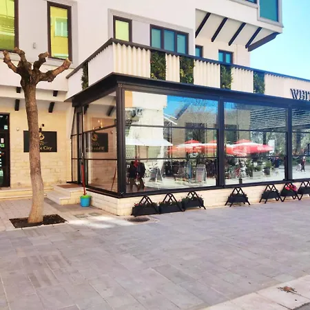& Restaurant White Hotel Berat