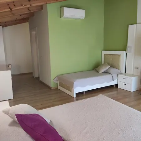 & Restaurant White 3* Berat
