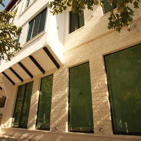 & Restaurant White فندق