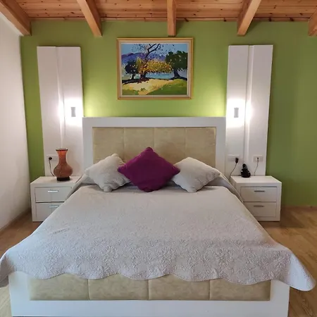Hotel & Restaurant White