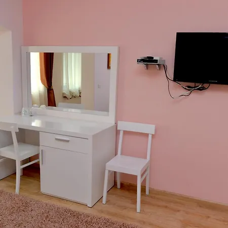 & Restaurant White 3* Berat