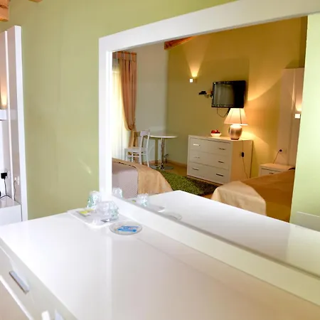Hotel & Restaurant White