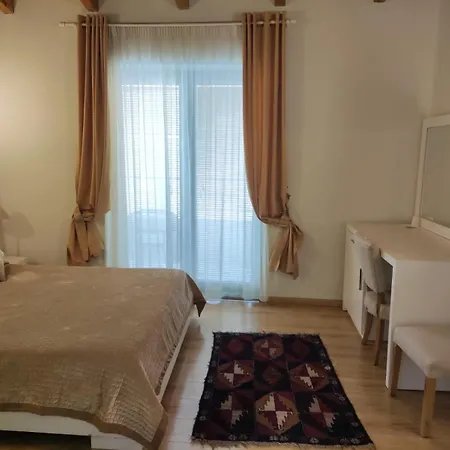 & Restaurant White 베라트