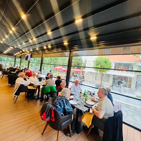 Hotel & Restaurant White