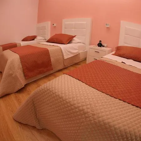 Hotel & Restaurant White