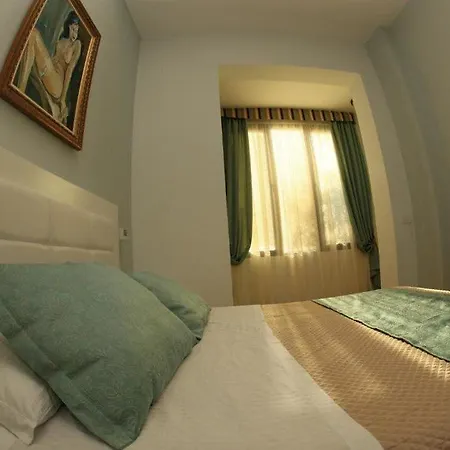 Hotel & Restaurant White 3*