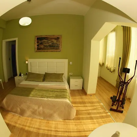 & Restaurant White 베라트