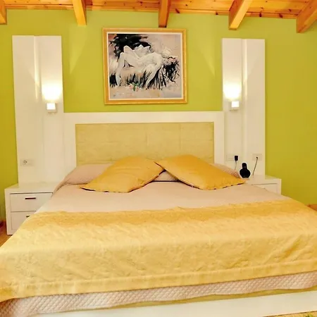 فندق & Restaurant White بيرات