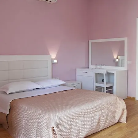 Hotel & Restaurant White 3*
