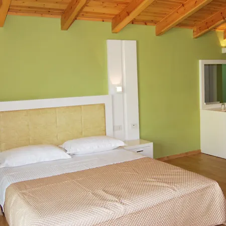 Hotel & Restaurant White 3*