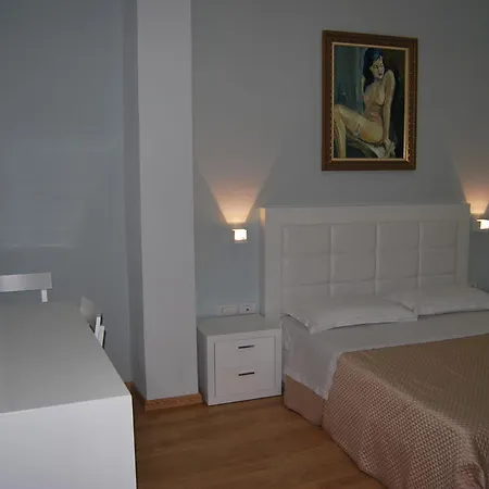 Hotel & Restaurant White 3*
