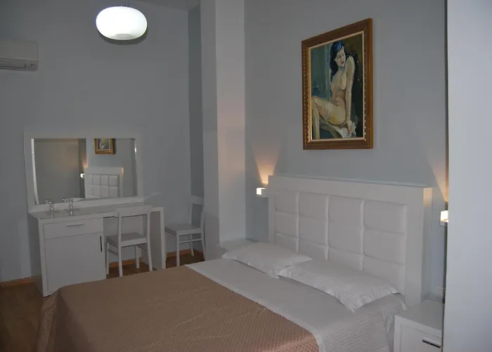 Hotel & Restaurant White