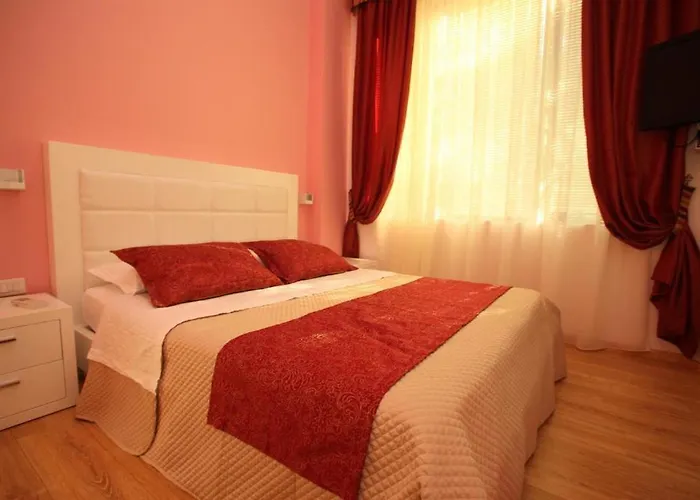 & Restaurant White Hotel