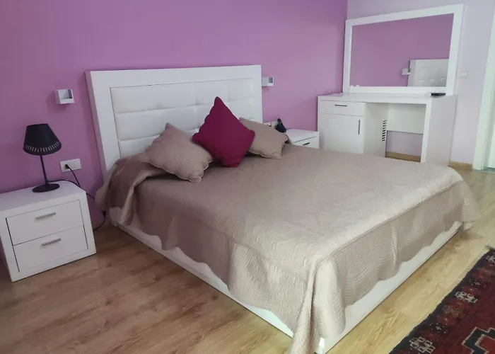 & Restaurant White 3* 베라트