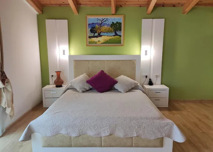 Hotel & Restaurant White