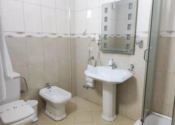 & Restaurant White 베라트