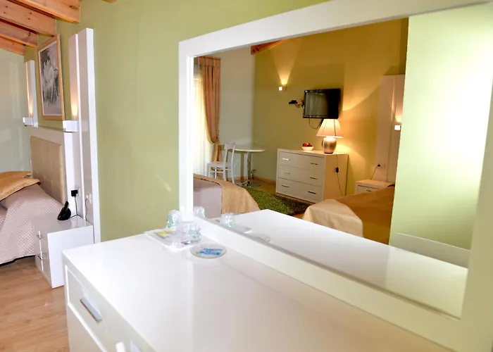 Hotel & Restaurant White