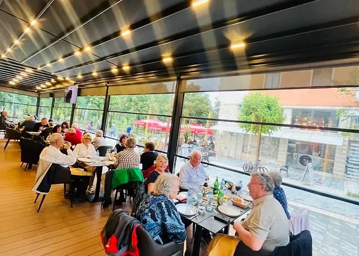 호텔 & Restaurant White