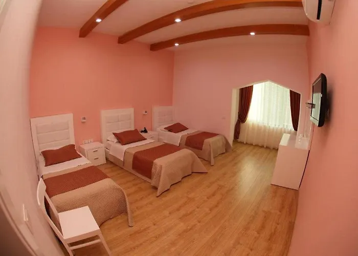 & Restaurant White 3* 베라트