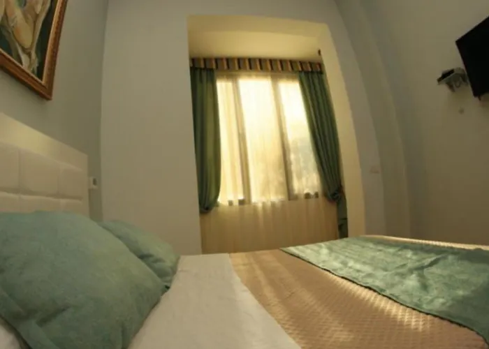 & Restaurant White 3* 베라트