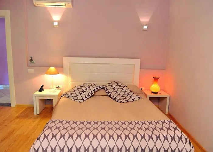 & Restaurant White 3* 베라트