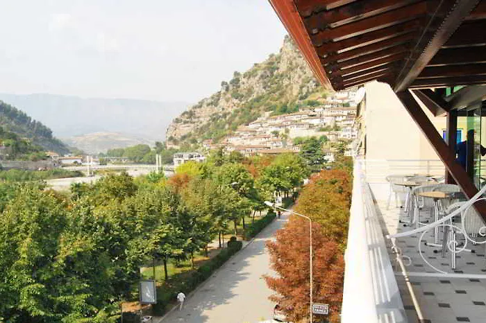 & Restaurant White 베라트