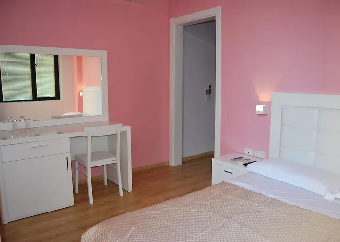 & Restaurant White 3* 베라트